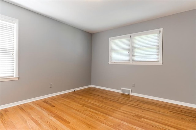 8224 Linden Dr, Prairie Village, KS 66208 - empty room with light wood-style flooring and baseboards
