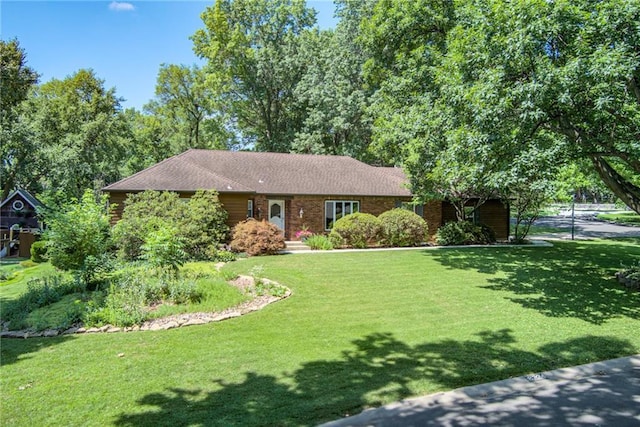 8224 Linden Dr, Prairie Village, KS 66208 - ranch-style house with a front lawn