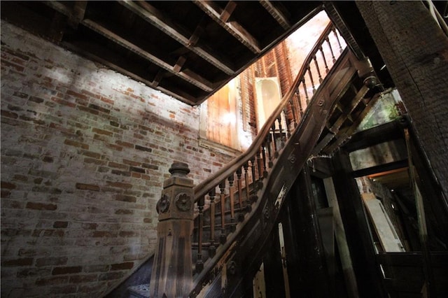 1705 Francis St, Saint Joseph, MO 64501 - stairs featuring vaulted ceiling