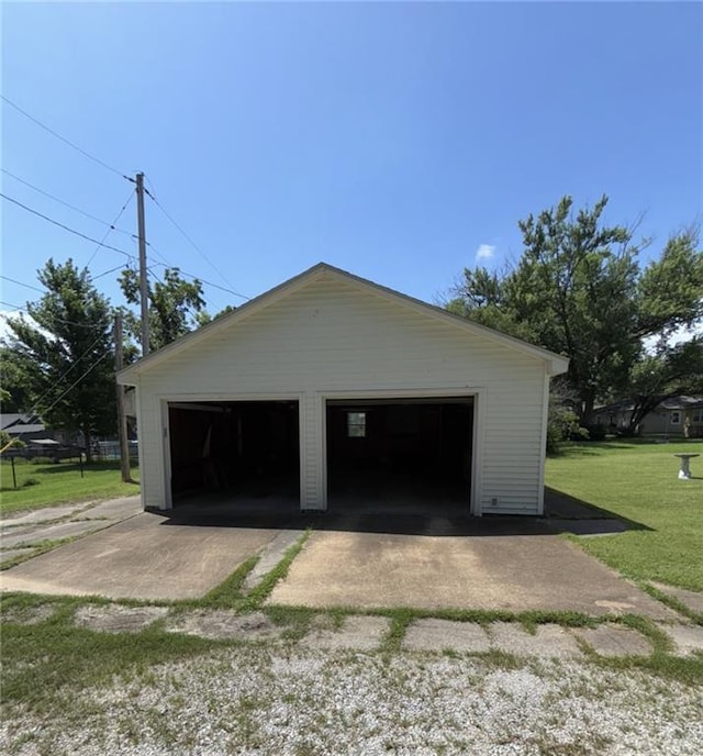 704 S Allen Ave, Chanute, KS 66720 - view of detached garage