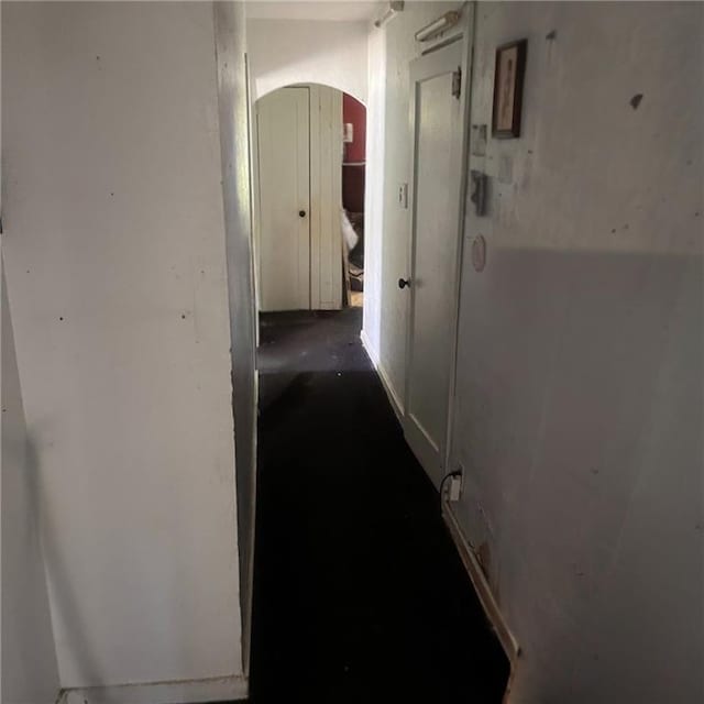 2125 N 45th St, Kansas City, KS 66104 - hallway featuring arched walkways