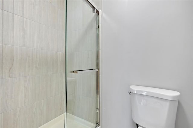11016 W 96th Ter, Overland Park, KS 66214 - bathroom with tiled shower and toilet