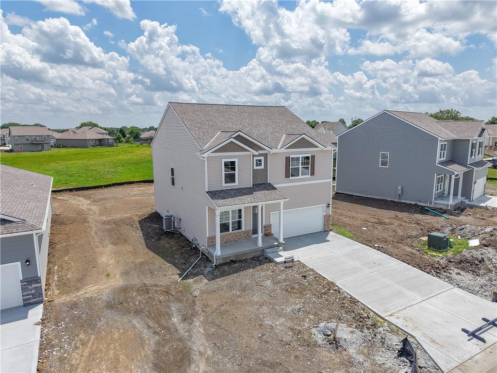 21805 Lucca Ln, Peculiar, MO 64078 - photo 2