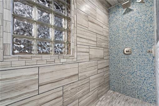 2517 Red Bridge Ter, Kansas City, MO 64131 - bathroom with a tile shower