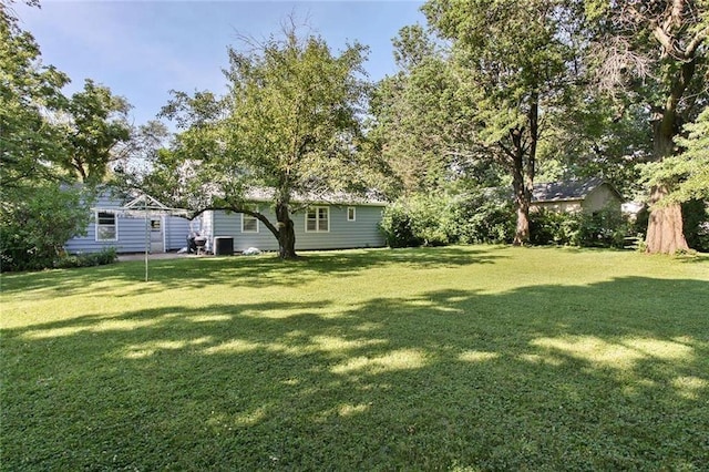 600 W Elm St, Olathe, KS 66061 - view of grassy yard