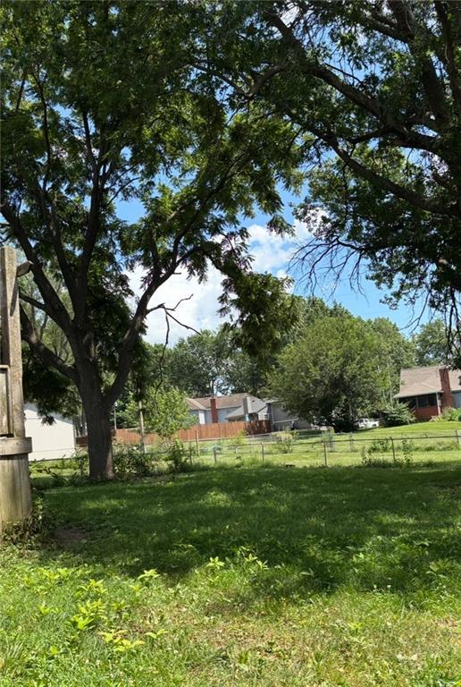 505 E Harold St, Olathe, KS 66061 - view of yard