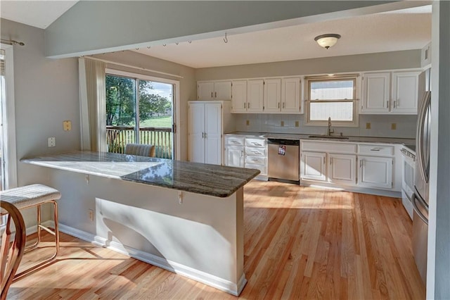 6236 W 156th St, Overland Park, KS 66223 - kitchen with dishwasher, plenty of natural light, light wood finished floors, tasteful backsplash, and lofted ceiling