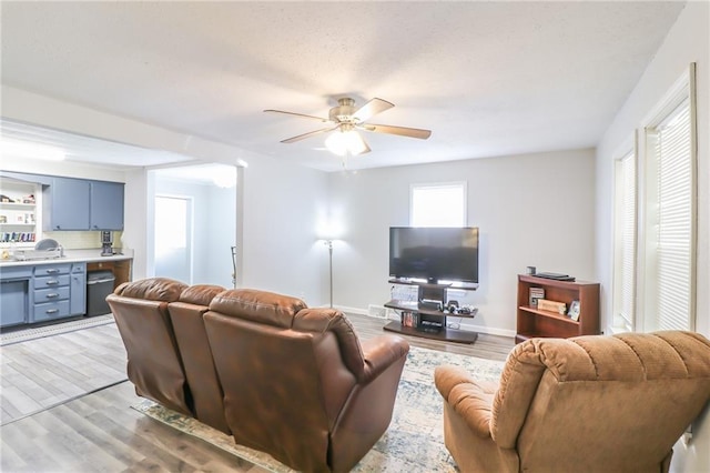 516 W 7th St, Carrollton, MO 64633 - living area featuring light wood finished floors and a ceiling fan