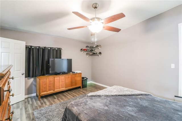 516 W 7th St, Carrollton, MO 64633 - bedroom with light wood finished floors and a ceiling fan