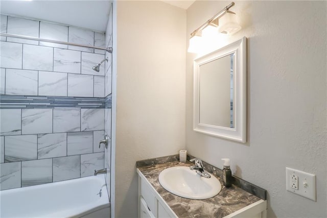 516 W 7th St, Carrollton, MO 64633 - bathroom with vanity and washtub / shower combination