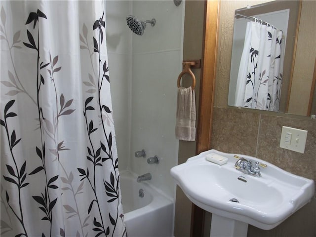 706 W 10th St, Sedalia, MO 65301 - full bath featuring shower / bath combo with shower curtain and decorative backsplash