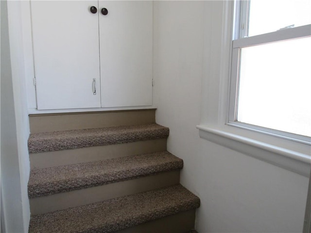 706 W 10th St, Sedalia, MO 65301 - view of stairway