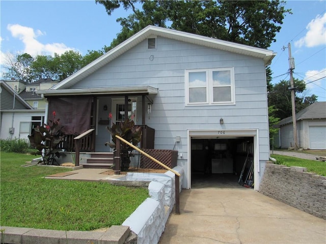 706 W 10th St, Sedalia, MO 65301 - view of front of house featuring an attached garage, driveway, and a front yard