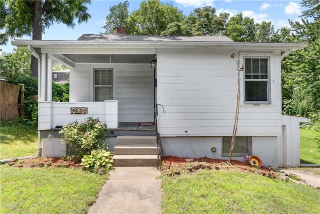 1234 S Pearl St, Independence, MO 64055 - bungalow-style home featuring a porch and a chimney