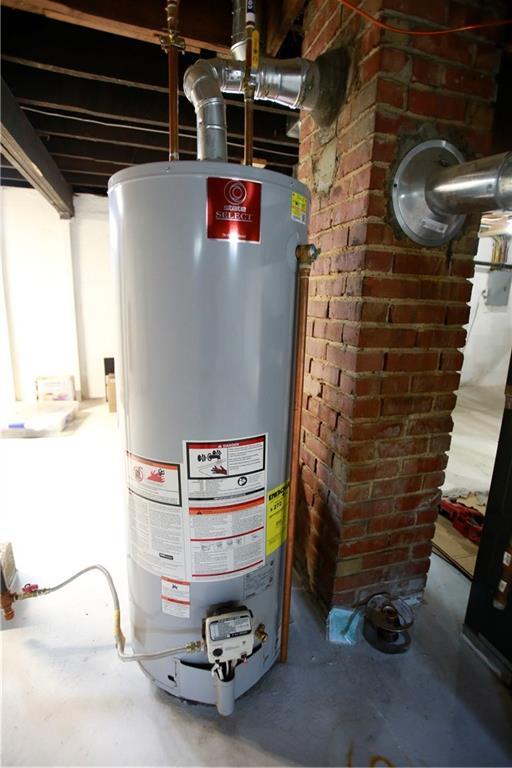 383 E Broadway St, Peculiar, MO 64078 - utility room featuring gas water heater