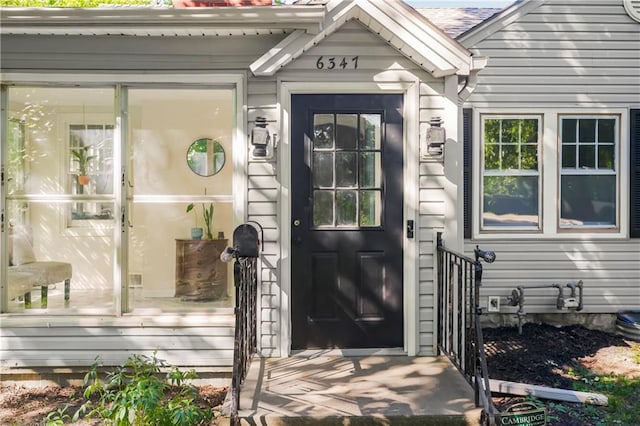 6347 Sni A Bar Rd, Kansas City, MO 64129 - view of exterior entry featuring a deck