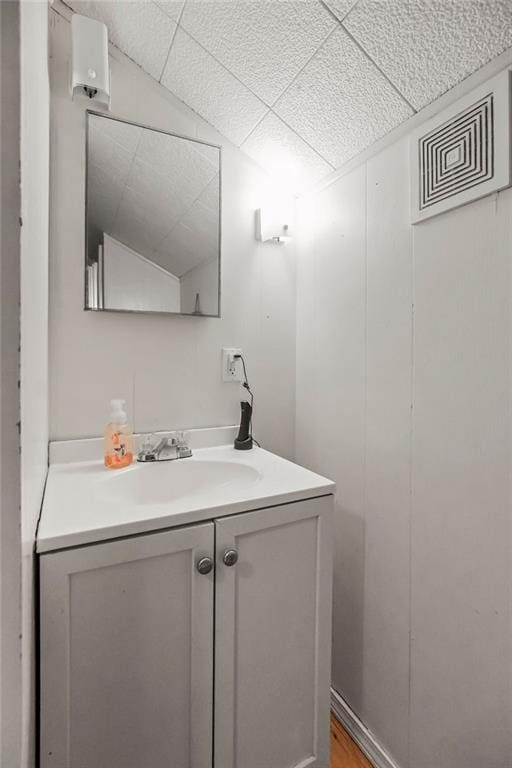 327 Parker Ave, Osawatomie, KS 66064 - bathroom featuring vanity