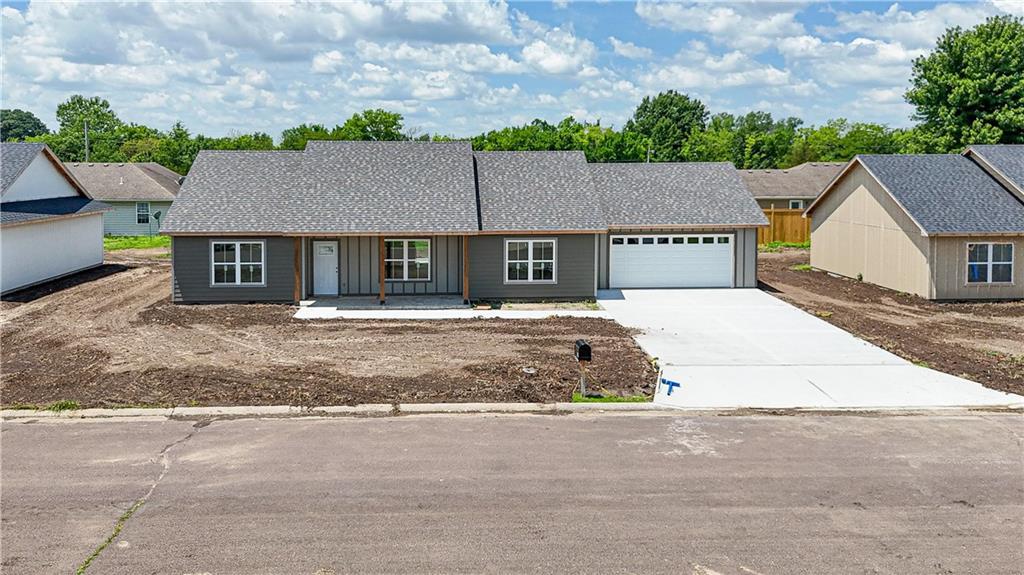 708 Ivy Ln, Sedalia, MO 65301 - photo 1