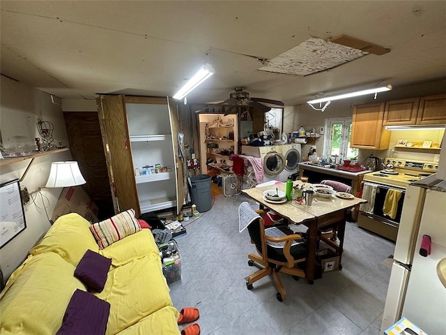 2332 Park Ln, Oak Grove, MO 64075 - dining area with washing machine and clothes dryer and ceiling fan