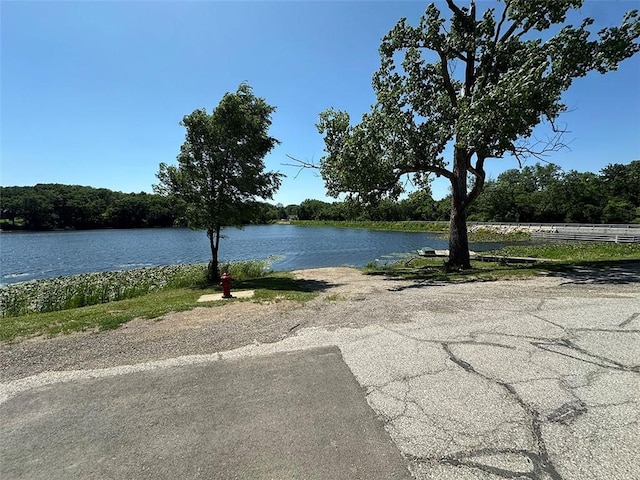 2332 Park Ln, Oak Grove, MO 64075 - water view