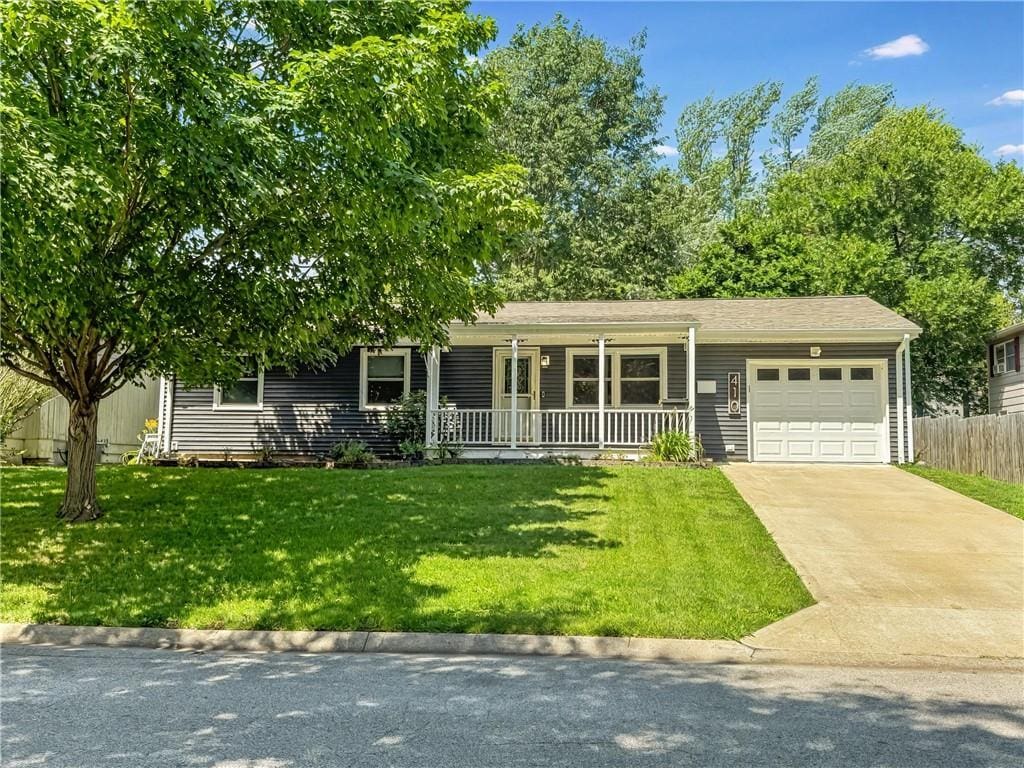 410 S Alco Ave, Maryville, MO 64468 - photo 1