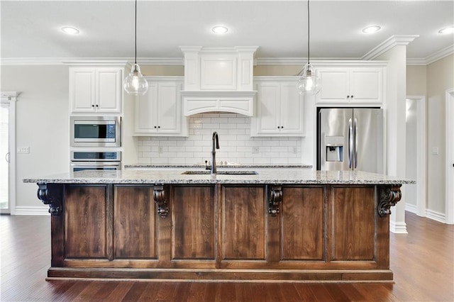 3912 SW Odell Dr, Lees Summit, MO 64082 - kitchen with stainless steel appliances, white cabinetry, a center island with sink, dark wood-style floors, and crown molding