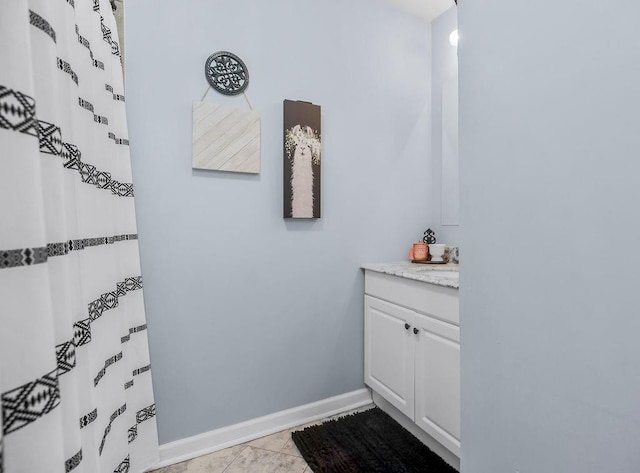 3006 S 39th St, Kansas City, KS 66106 - full bath with vanity and a shower with curtain