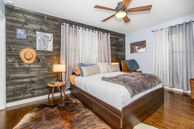 3006 S 39th St, Kansas City, KS 66106 - bedroom featuring wood finished floors, an accent wall, and a ceiling fan