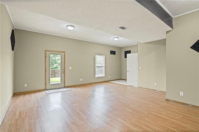 913 N Cochise Ave, Independence, MO 64056 - unfurnished room featuring crown molding, light wood-style flooring, and a textured ceiling