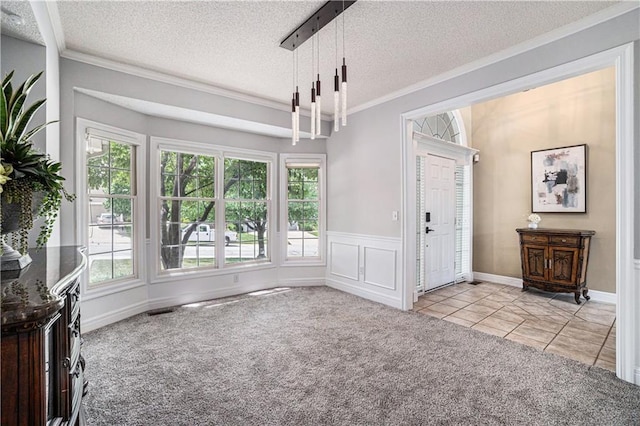 5713 NE Sapphire Ct, Lees Summit, MO 64064 - carpeted foyer entrance featuring a textured ceiling, crown molding, healthy amount of natural light, and tile patterned flooring
