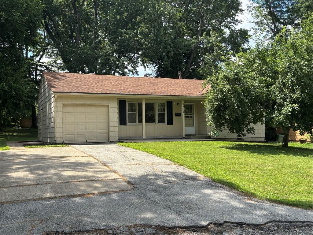 8809 E 73rd St, Raytown, MO 64133 - photo 1