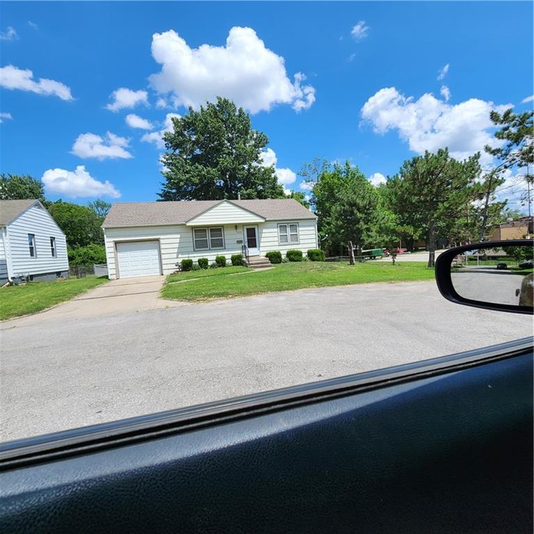9529 Summit St, Lenexa, KS 66215 - view of front of home with a front lawn, an attached garage, and concrete driveway