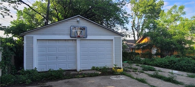 5107 E 26th St, Kansas City, MO 64127 - view of detached garage