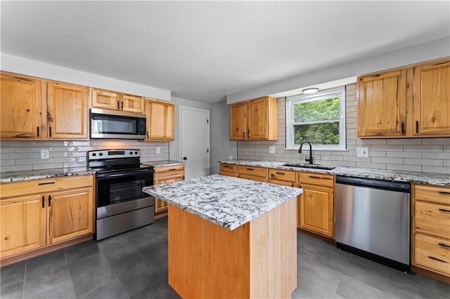 26 Misty Springs Cir, Platte City, MO 64079 - kitchen with appliances with stainless steel finishes, backsplash, and a kitchen island