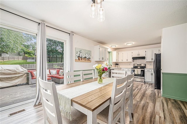 10512 Shelton Ave, Edwardsville, KS 66111 - dining area featuring light wood-style floors