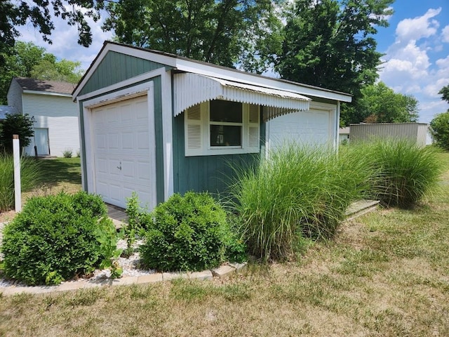 520 S Russell St, Odessa, MO 64076 - view of detached garage