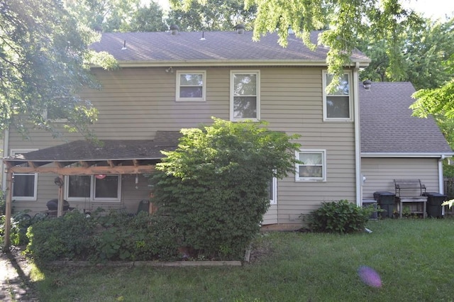 13655 S Sycamore St, Olathe, KS 66062 - back of property with a lawn and roof with shingles
