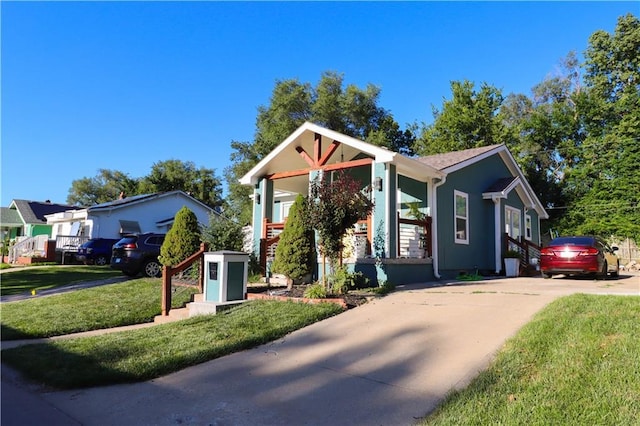 2725 N 20th St, Kansas City, KS 66104 - view of front of house with a front lawn and driveway