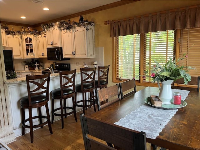 15733 Pine Cir, Basehor, KS 66007 - dining room with crown molding, recessed lighting, and wood finished floors