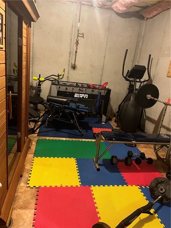 15733 Pine Cir, Basehor, KS 66007 - view of workout area