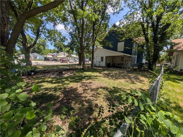 712 N Jefferson Ave, Iola, KS 66749 - view of yard