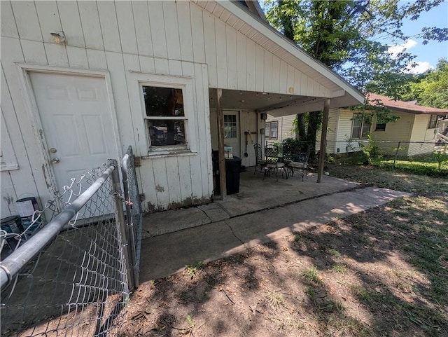 712 N Jefferson Ave, Iola, KS 66749 - back of house featuring a patio area