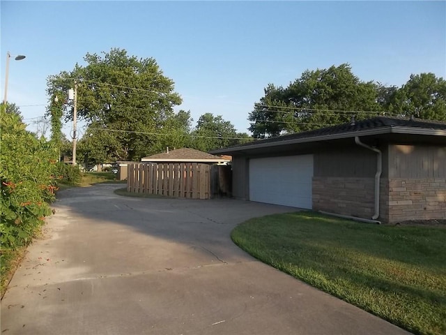 201 S Larson Ave, Chanute, KS 66720 - garage with driveway