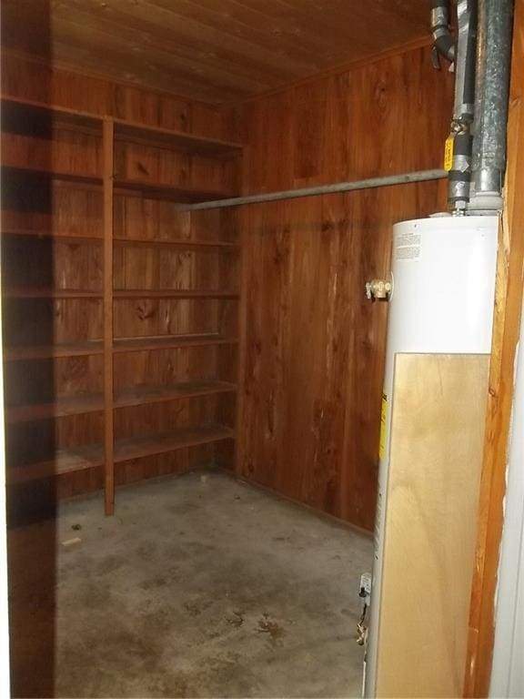 201 S Larson Ave, Chanute, KS 66720 - storage with water heater