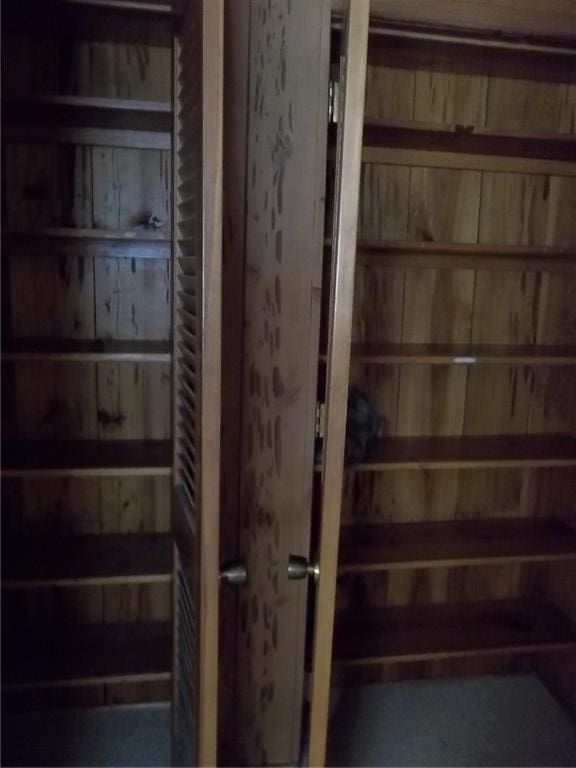 201 S Larson Ave, Chanute, KS 66720 - view of stairway