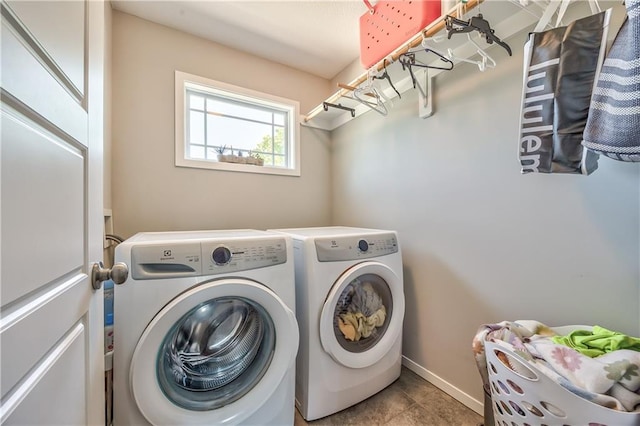 23317 W 52nd Ter, Shawnee, KS 66226 - laundry area with washing machine and clothes dryer and baseboards