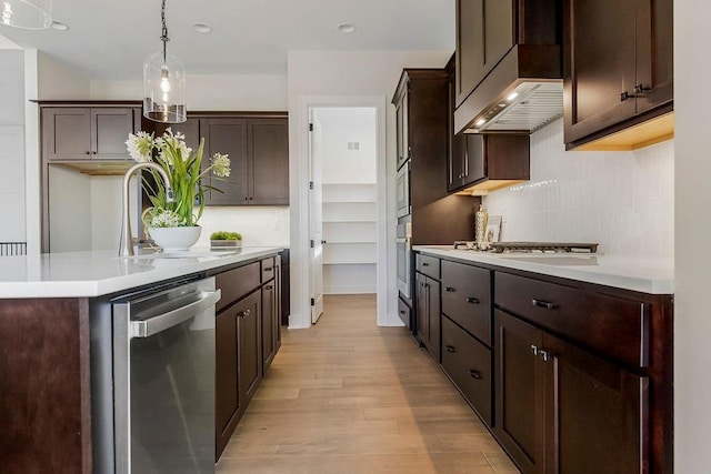 16567 W 170th St, Olathe, KS 66062 - kitchen with stainless steel appliances, dark brown cabinets, light wood-style floors, backsplash, and recessed lighting