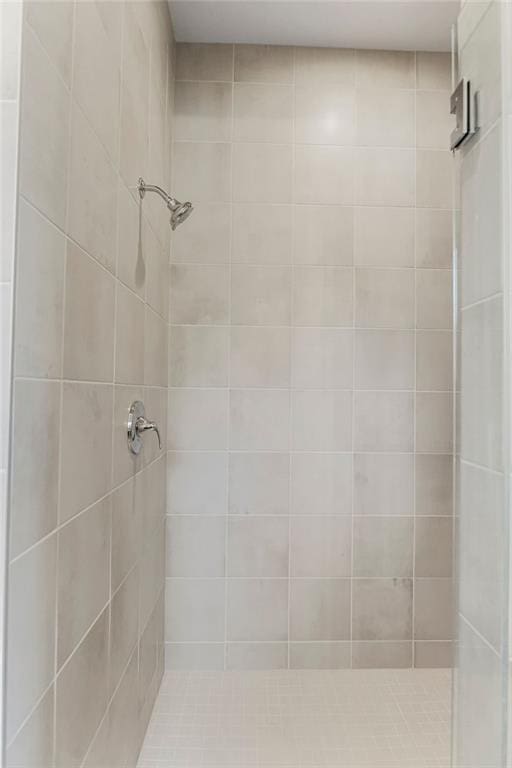 16567 W 170th St, Olathe, KS 66062 - bathroom featuring a tile shower