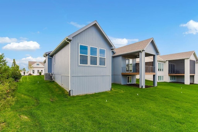 16567 W 170th St, Olathe, KS 66062 - rear view of house with a yard