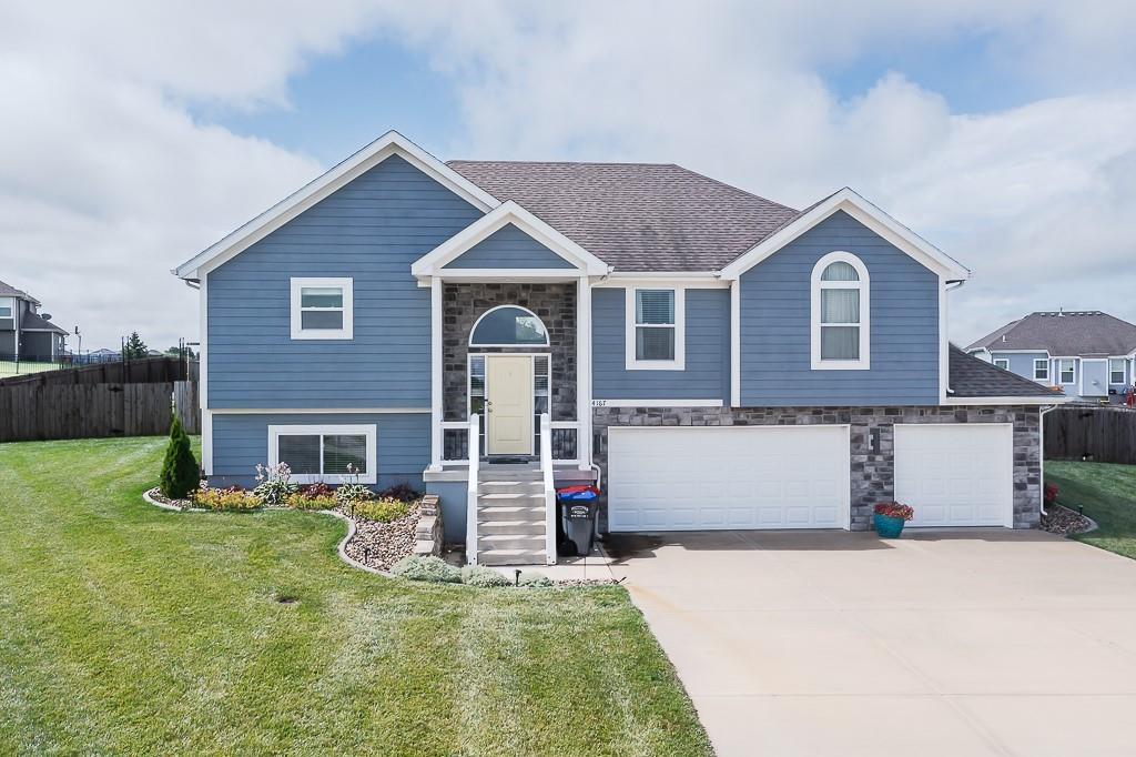 14167 Ashbury Ct, Basehor, KS 66007 - photo 1